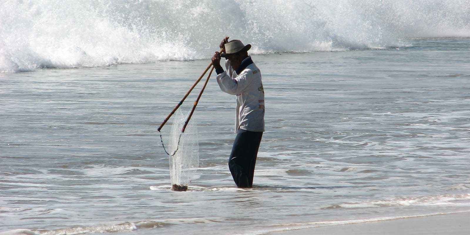 Local fishing on a beach in Bail